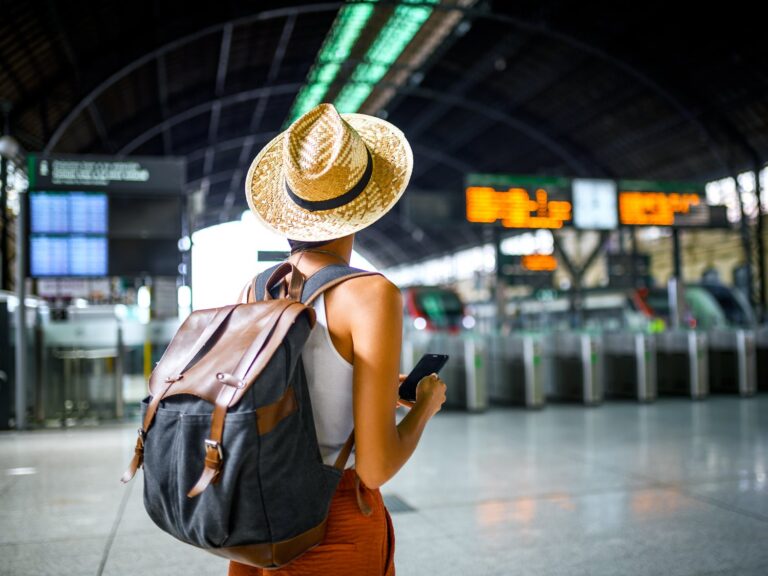 Best Anti-Theft Bags for International Travel: The Technical Guide